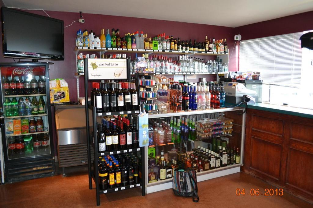 Dalewood Inn Port McNeill Buitenkant foto