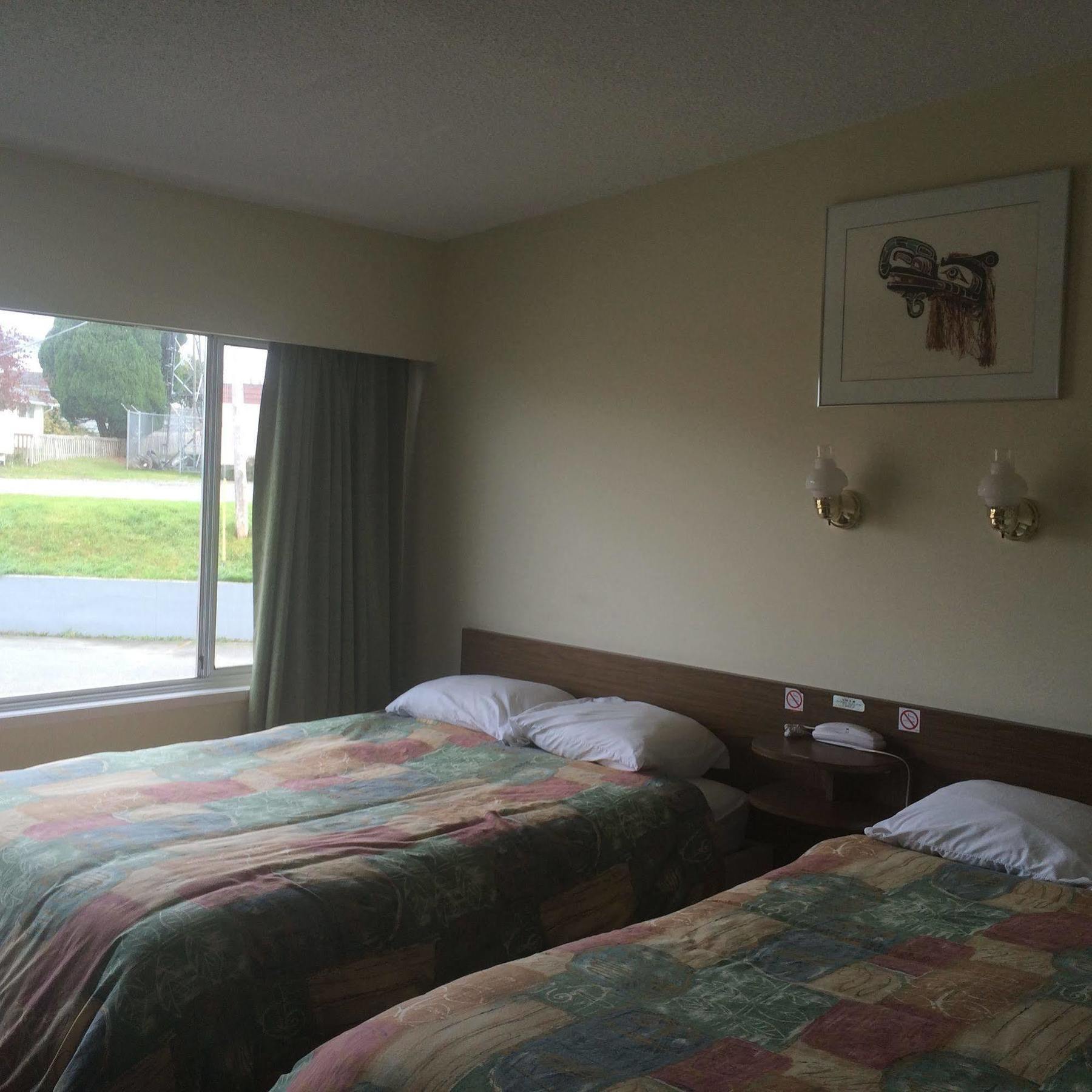 Dalewood Inn Port McNeill Buitenkant foto